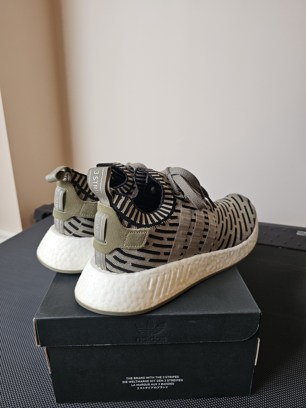 Adidas NMD R2 Primeknit - Picture 4 of 9